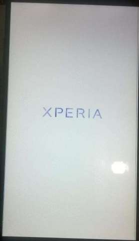Vendo Sony Experia L1 Estuche Plateado Vendo Sony Experia L1 Estuche Plateado