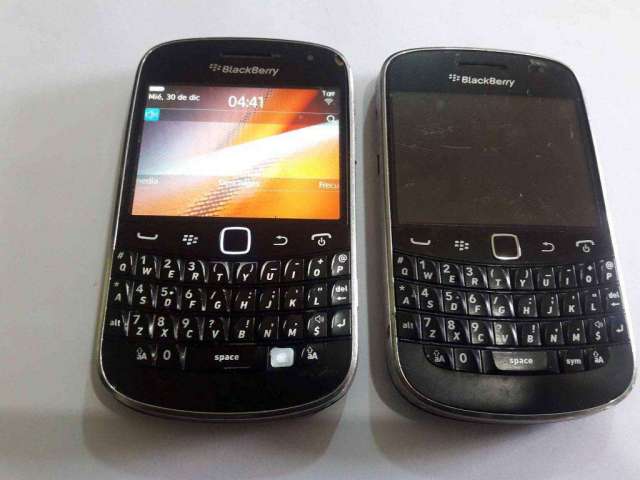 Dos Blackberry Bold 9900 leer detalles